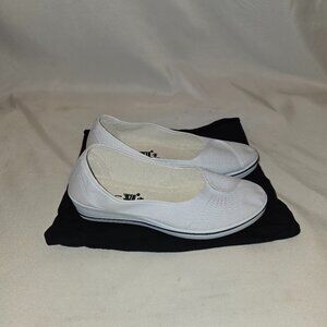 Women's White Canvas Slip-on Heels EU Size 37/US Size 6.5, New in Bag